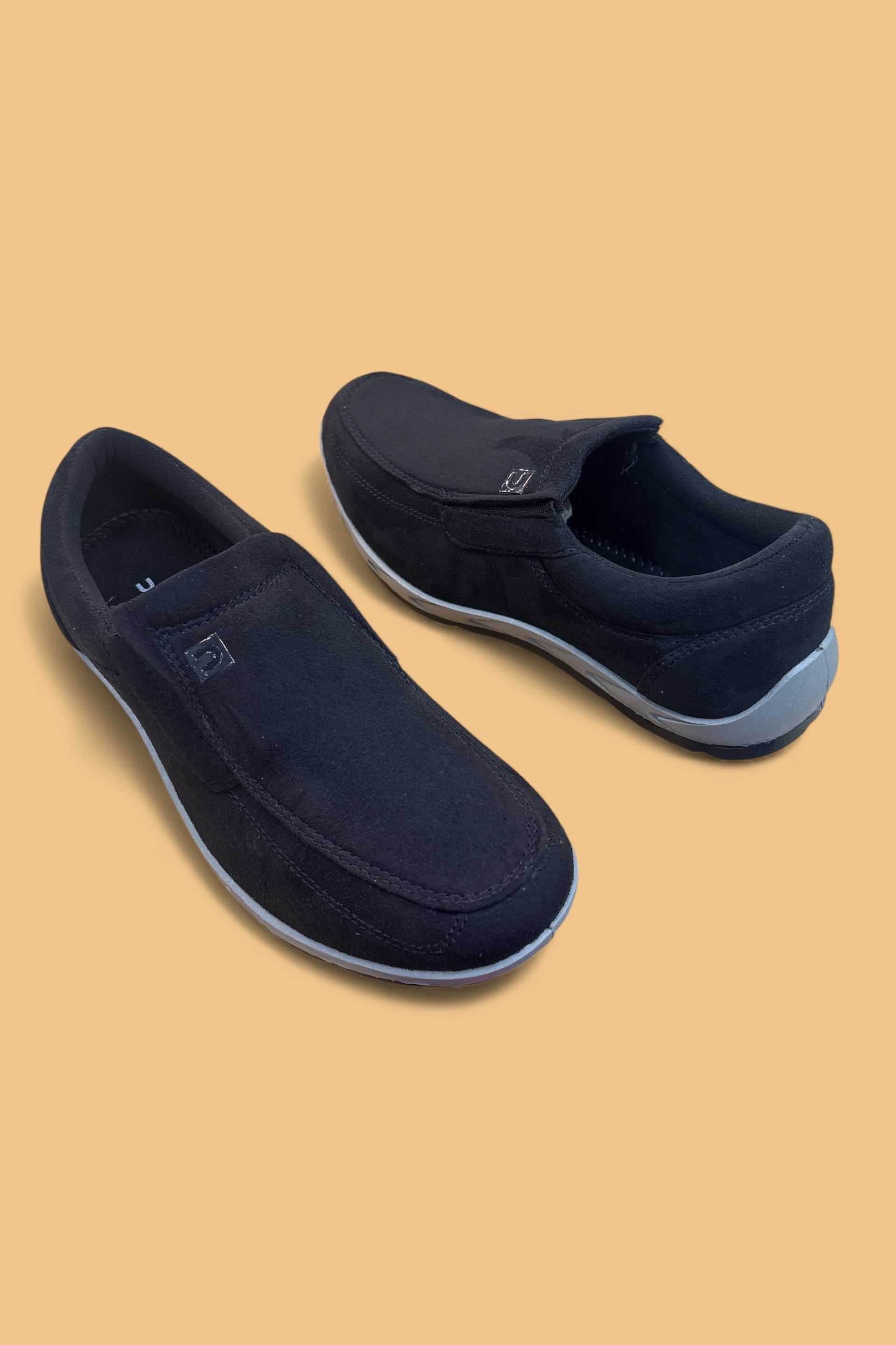 Imported Men’s sketchers in style 7317